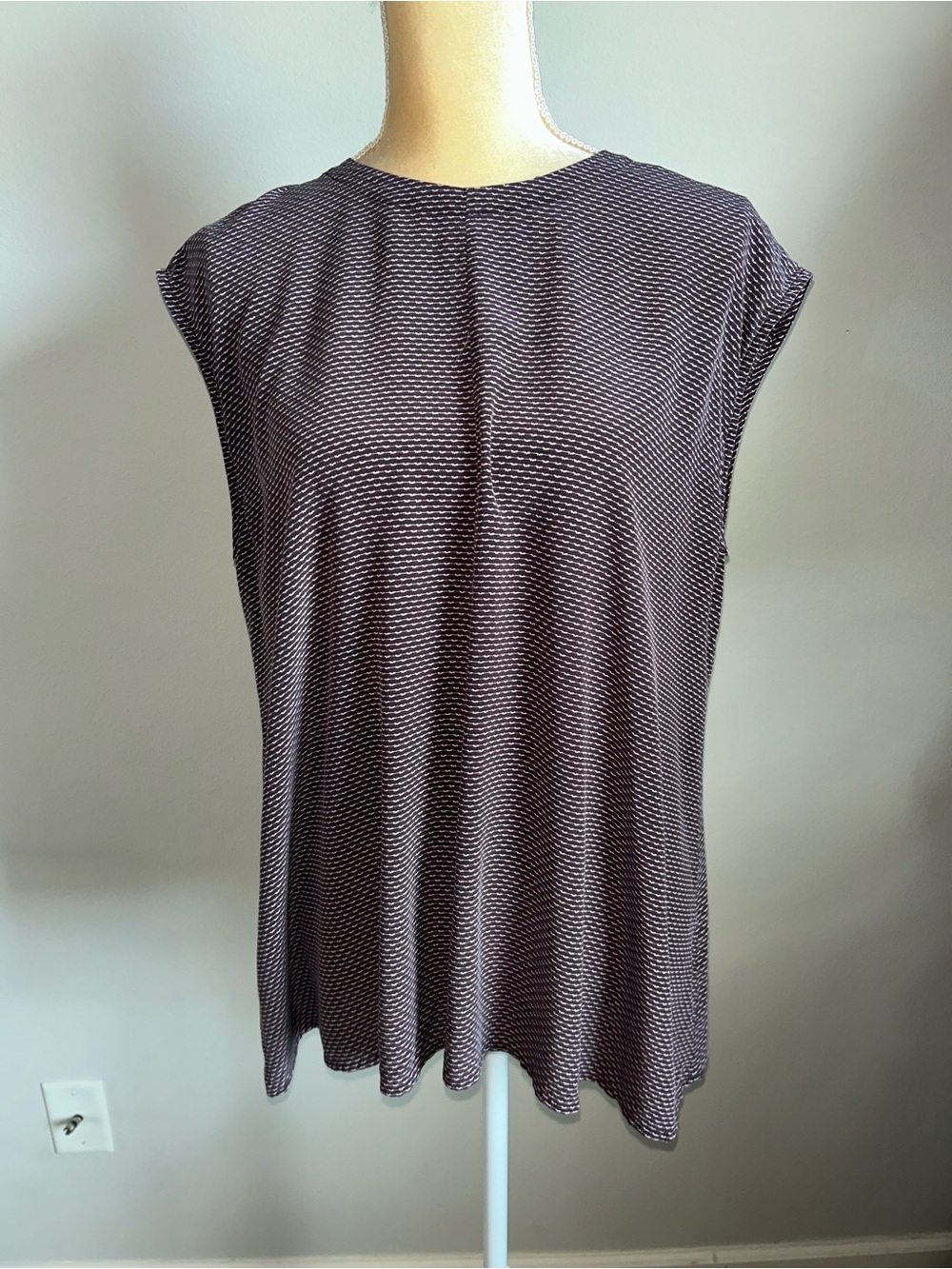 Eileen Fisher Plum and Cream Cap-Sleeve 100% Silk Top Sz LP